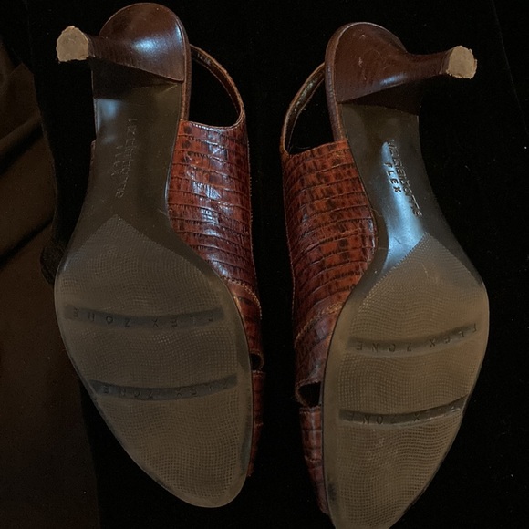 Comfortable and pretty open toe heels. - Picture 4 of 4